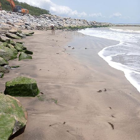 Abuesi Beach Resort Sekondi-Takoradi Bagian luar foto