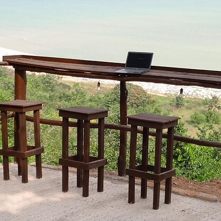 Abuesi Beach Resort Sekondi-Takoradi Bagian luar foto